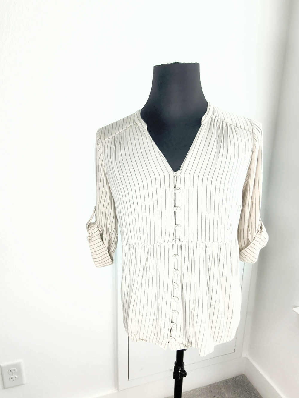 Torrid women's button front long tab sleeve striped print